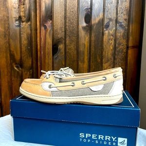 Brand new women’s sperry boat shoes size 8. Never wore didn’t fit after 2nd baby